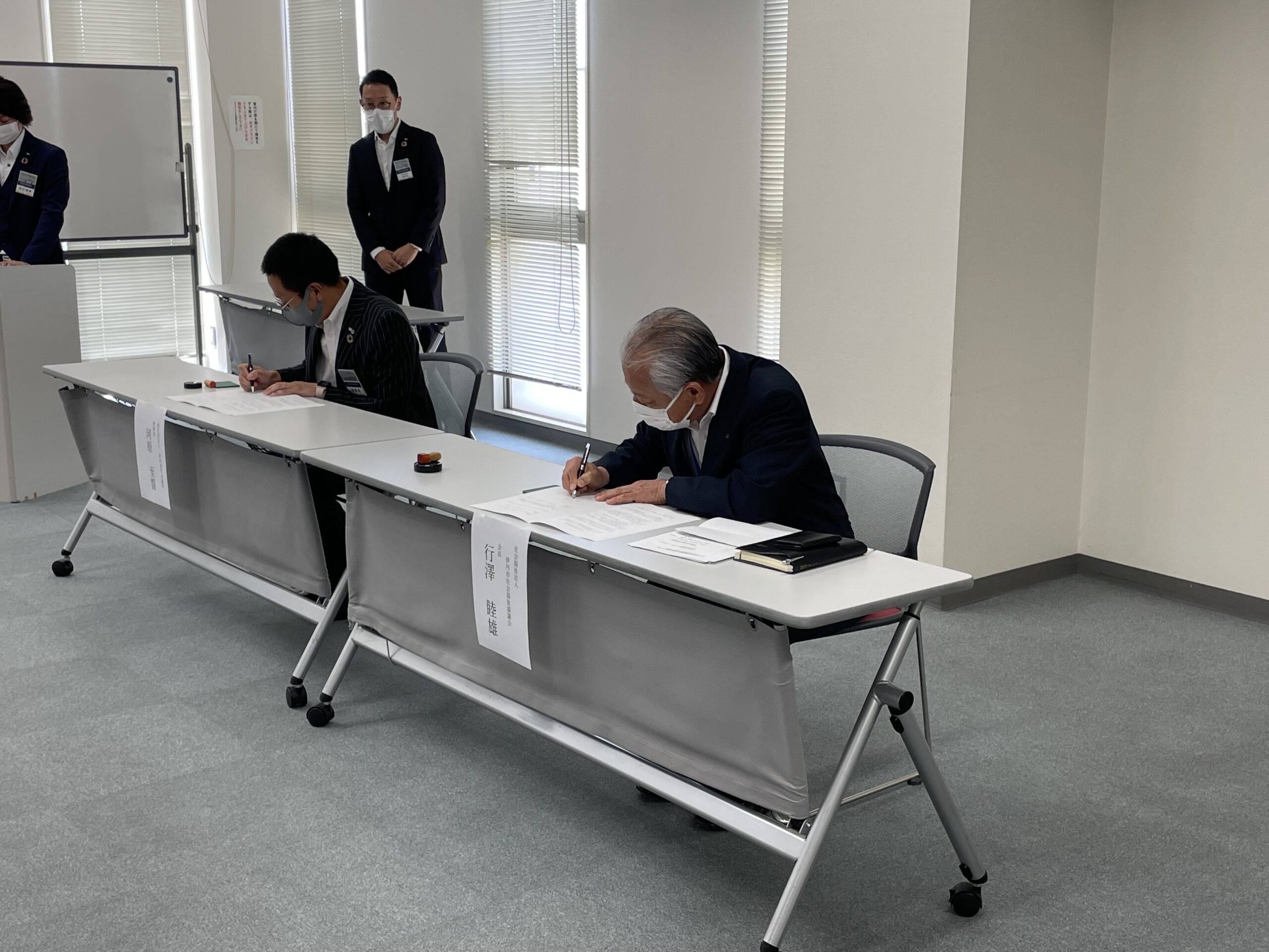 伊丹市では、 「社会福祉法人伊丹市社会福祉協議会と一般社団法人伊丹青年会議所の 災害時における協力体制に関する協定締結式」が締結